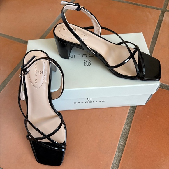 NWB Bandolino Keltie Black Patent Leather Heels 6.5 - Picture 1 of 5